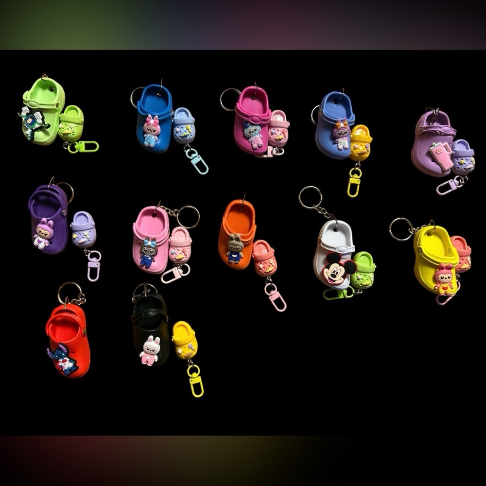 clogs keychain jibbitz, and mini clog. Mini clog and Gibbett may vary in color.